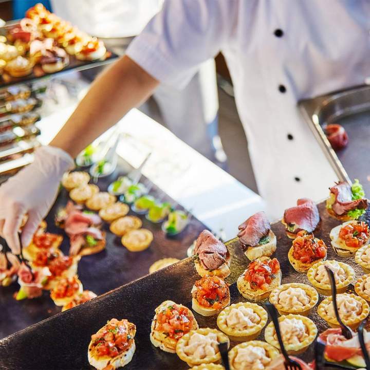 Nous sommes à votre disposition.